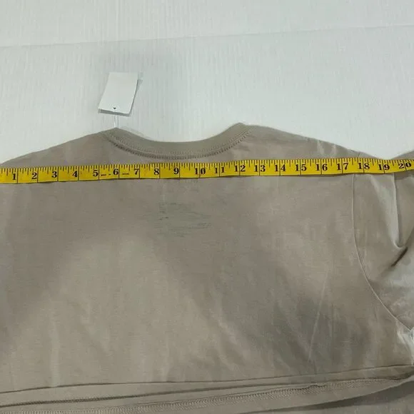 Disney T-Shirt Women's Size XL Color Gray Minnie Mouse Graphic T-Shirt. NWT - Picture 9 of 10